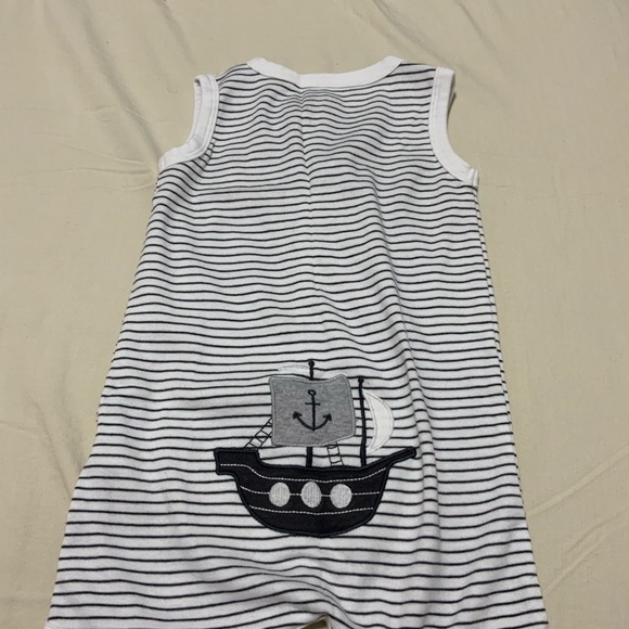 One piece - Picture 3 of 3